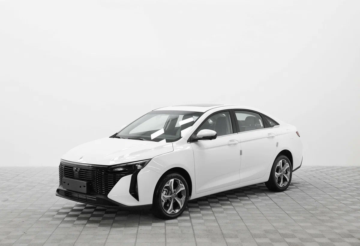 LIVAN S6Pro с автосалона по цене от 1 182 000 рублей