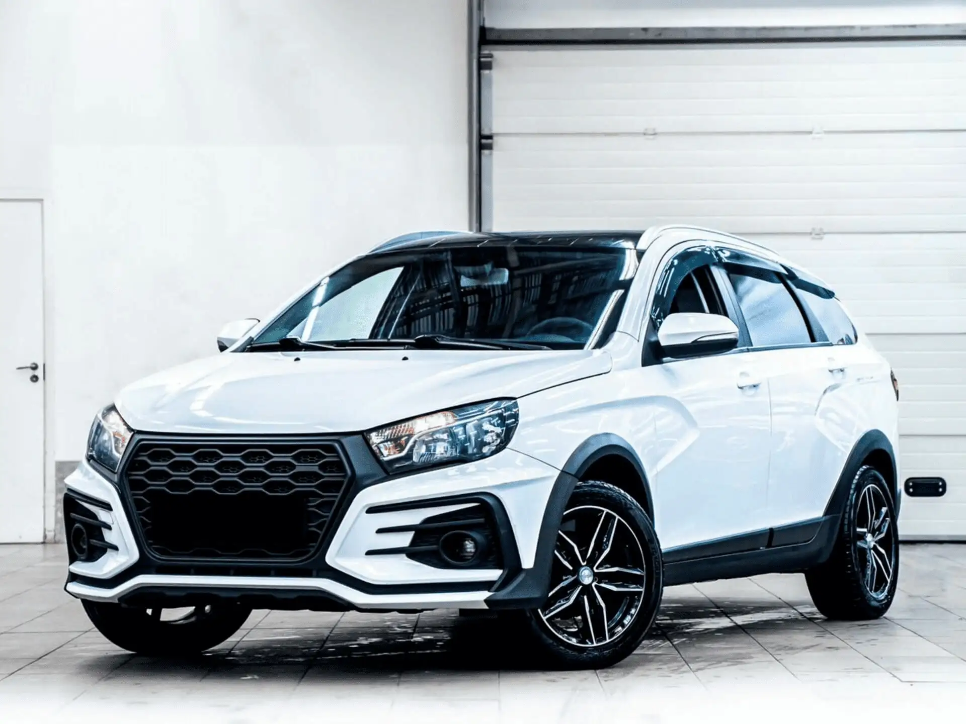 Lada Vesta SW Cross купить по цене от 956 000 рублей