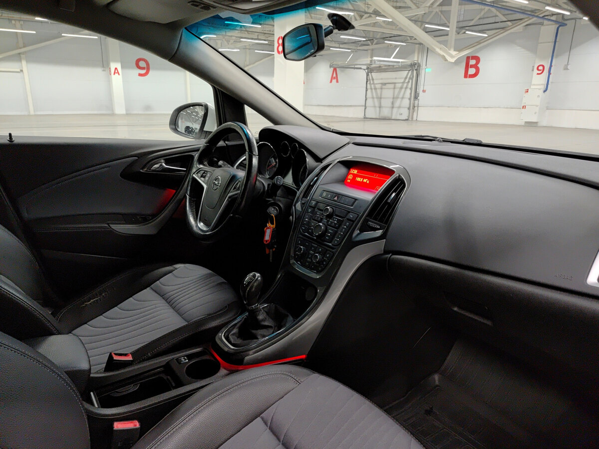 Купить Опель Астра, 2013, 180 852 км.. Фото: #10